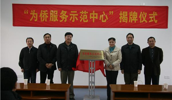 MK电竞|传播正能量,传递爱国情——渑池县实验幼儿园道德讲堂走进蓝天幼儿园(图4) MK电竞